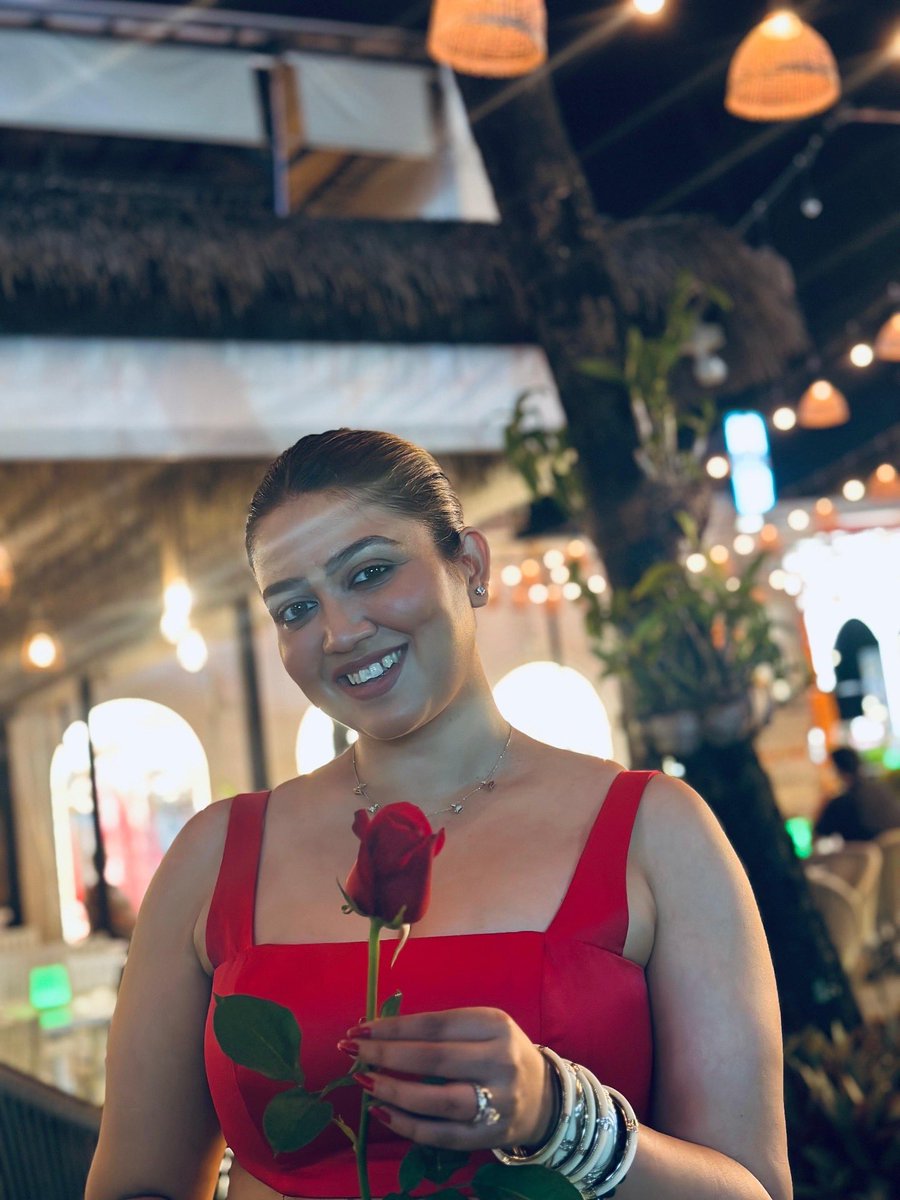 IamRaagini's tweet photo. Not everyone can hold a rose without bleeding.

#InstaPost #ExplorePage #ReelItFeelIt #InstaDaily #TrendingNow #ViralQuotes #InstaMood #ReelVibes #PostOfTheDay #raaginisutradhar https://t.co/x43HJHyGfd