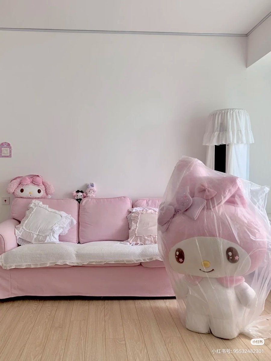sanriodaily's tweet photo. THE GIANT MY MELODY PLUSH !! 💫 https://t.co/SO5ir7up68