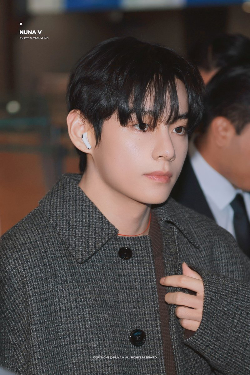 _nuna_V's tweet image. 251025 태형이 출국✈️
#태형 #뷔 #TAEHYUNG #V