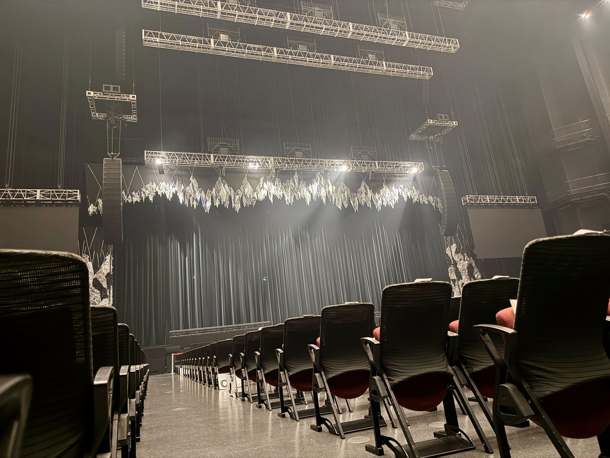 【#メメモリ1stLive】
本日の公演は終了いたしました。
皆さま、ご来場誠にありがとうございました！

これからも、メメントモリの音楽が皆さまの人生のどこかで寄り添う存在となりますように。

#メメントモリ