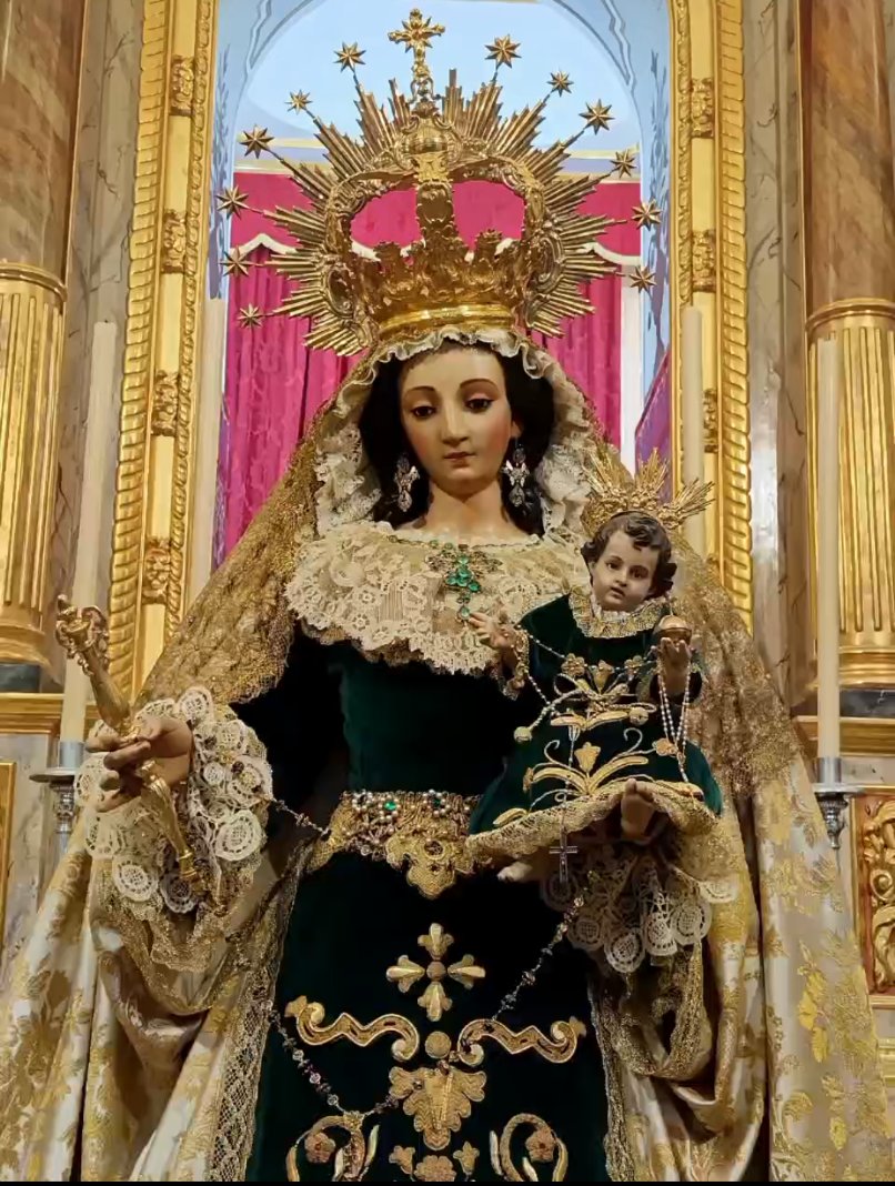 Este fin de semana culminamos los cultos en honor a Ntra Sra del Rosario con el besamanos.
Horario:
Sábado de 19 a 21 h
Domingo hasta las 12 h, finalizando con el rezo del Ángelus
