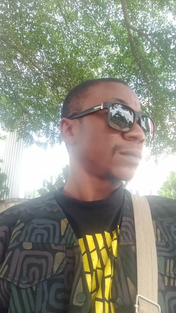 TVupele's tweet image. When I built my first application, I spent hours fixing one small bug that taught me patience.
Every bug you solve adds a brick to your expertise. 🧱
#DevJourney #CodingLife
