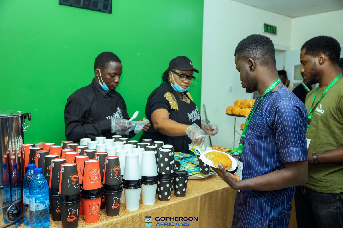 gophers_africa's tweet image. Breakfast break at #GopherConAfrica! ☕️🥐
Great code, great talks, and now great coffee — recharging before the next round of Go goodness 🐹💙
#GoLang #Community #GopherConAfrica2025 #gca25