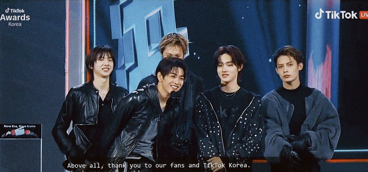 cortisfilms's tweet image. congratulations #cortis for global rookie award !! 🏆🥳