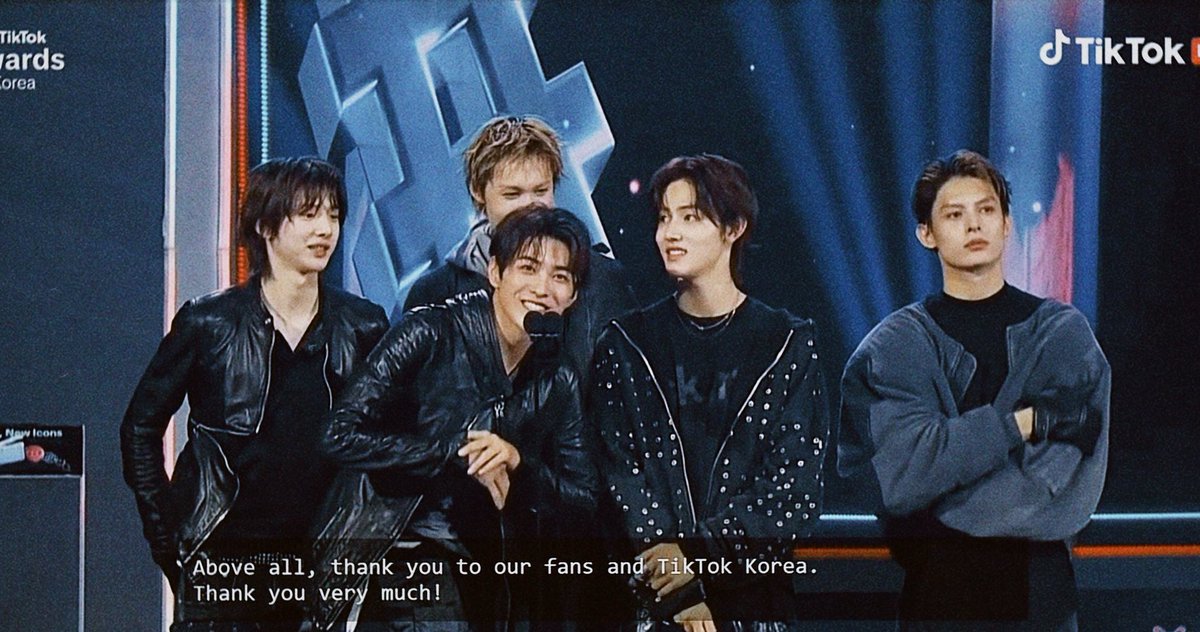 cortisfilms's tweet image. congratulations #cortis for global rookie award !! 🏆🥳