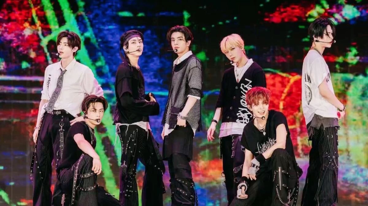 ㅤ
Their final stage is captivating—powerful yet warm, graceful yet fierce. As the last note fades, they bow deeply, thanking the audience with sincerity before stepping offstage, leaving only applause behind.
ㅤ