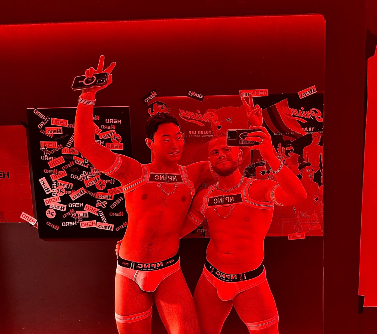 Red lights, beats, crowd… 
and my heartbeat 🕺🏻

#GogoShow #Seoul #Night #gogoboy