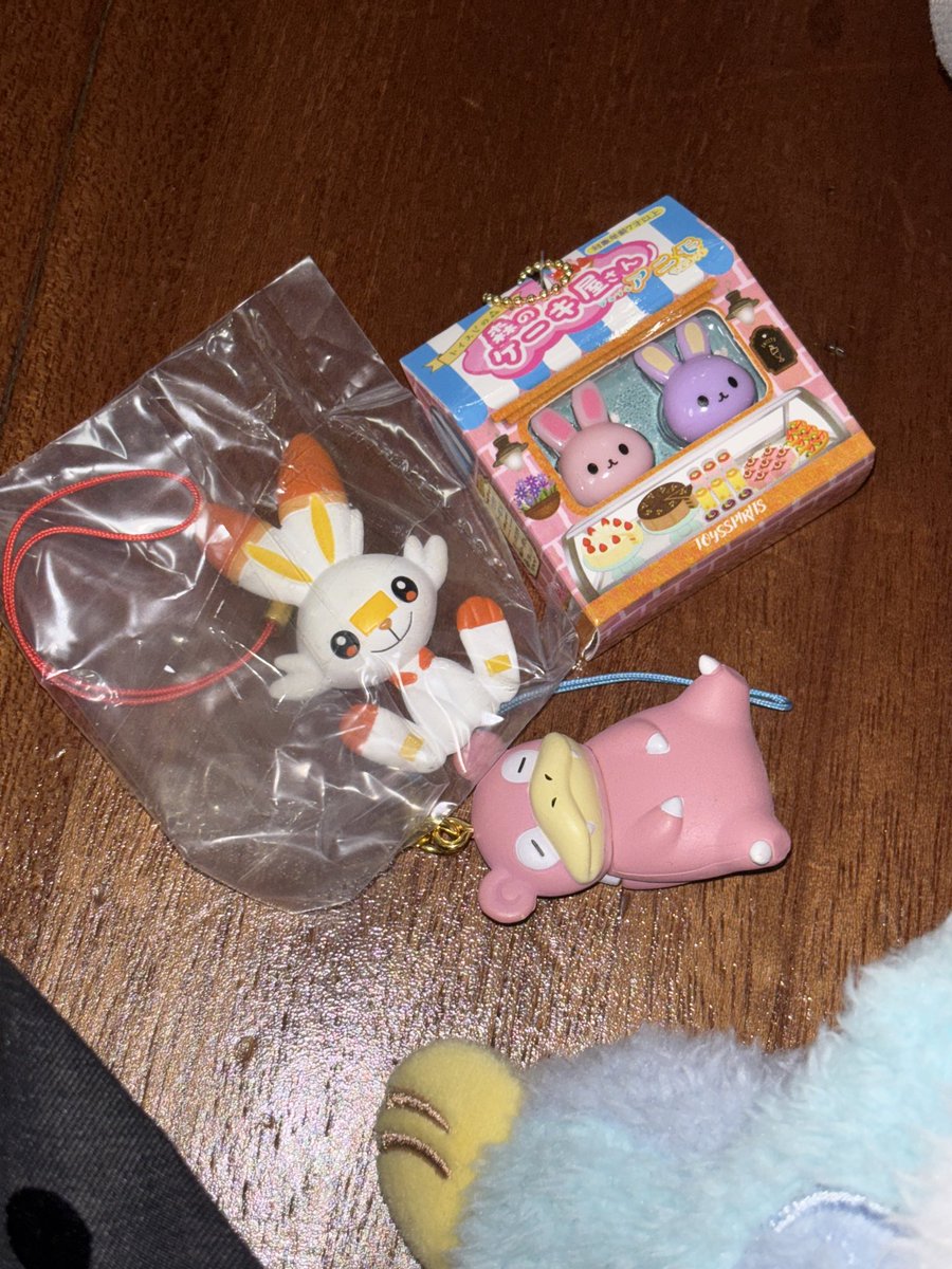 33k8mi's tweet image. 요즘다시가챠중독이되어버렷다
목요일과오늘…….