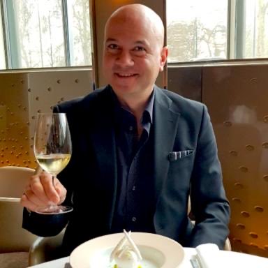 Dovevamo vederci, Stefano.
Ce lo dicevamo da più di un anno, ma i miei dannati impegni, il correre sempre, mi hanno fatto rimandare.
E oggi scopro che non ci sarà più un “vediamoci presto”.

💔Stefano Incerti food writer