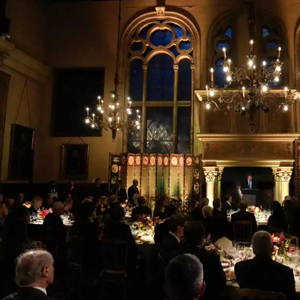 coragamarnik's tweet image. Milei en un encuentro junto al banquero de JP Morgan, Jamie Dimon, en el Museo de Arte Decorativo.
Nos están vendiendo con moño y todo...
Frenamos esto si queremos seguir teniendo slgo que se llame país