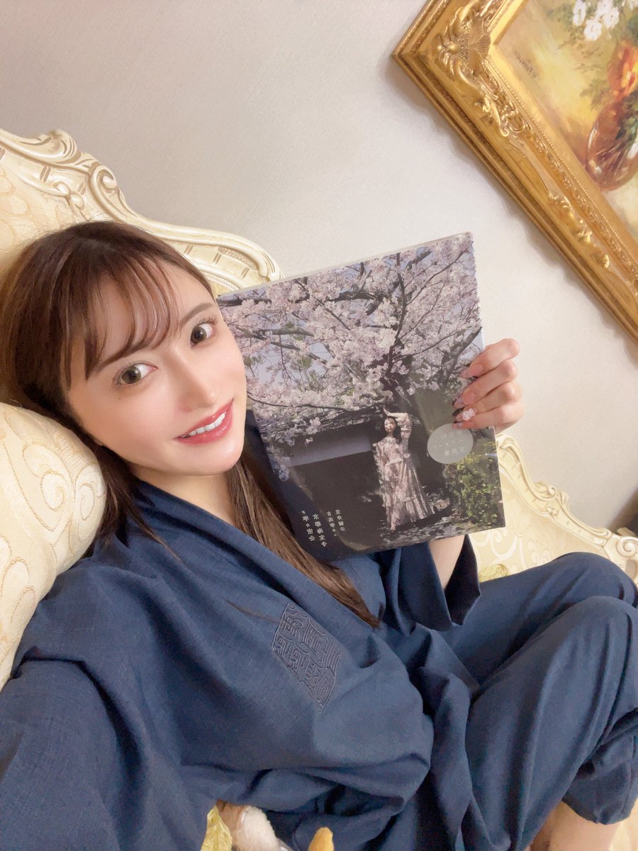 さっそくお迎えしてきた作務衣を.ᐟ.ᐟ
めーっちゃ着心地良くて楽ちんサイコー🩷

しかも何か何もしてなくても着てるだけで
修行してる感出るから肯定感あがりそう！

私の好きな写真はこちら🩷
寧々ちゃんが「同じねねや～！>  ̫ <」って
キャッキャしてる姿が浮かんできてホッコリした☺️

#寧々密会 https://t.co/RyGI15ewN6