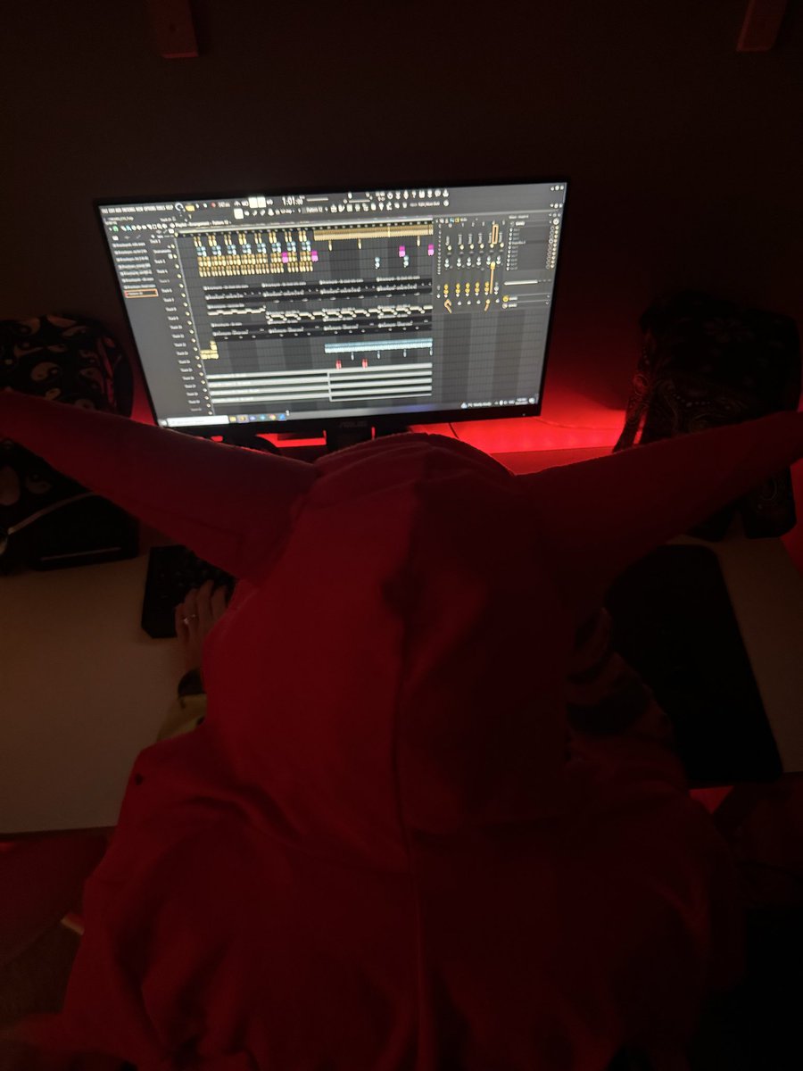 c2ec2ec2e's tweet image. A beat I made using sample from the last 3 seconds of 2nd @neukoai post on X. 

This final version sounds a bit diff from what I originally made, but I feel like its better.

You can check the original in my pinned post - tribute video made by me and @DendiRedemption 

A…