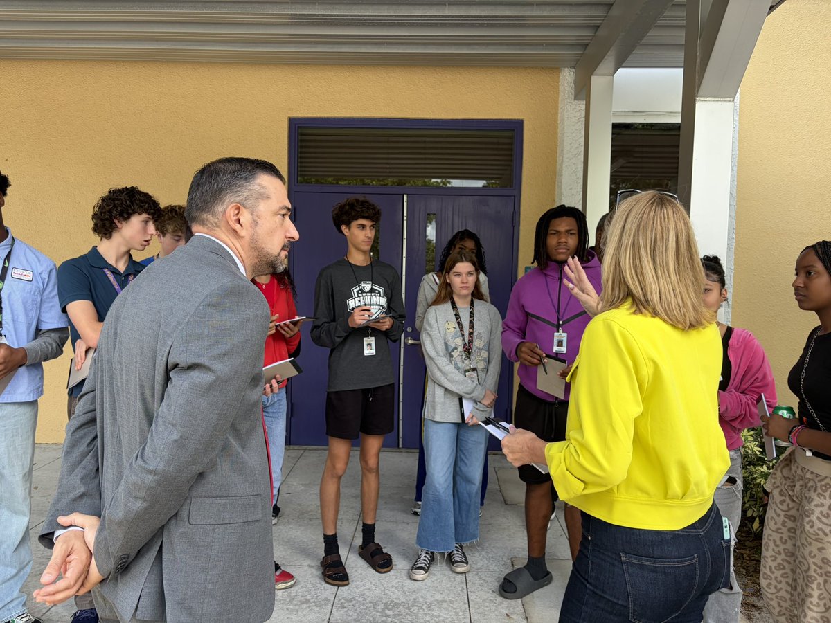 Another great day at Broward County Public Schools! Today, I had the privilege of visiting South Plantation High School with Principal Ries. Our students are the architects of tomorrow, building dreams with curiosity, courage, and the relentless pursuit of knowledge. Always