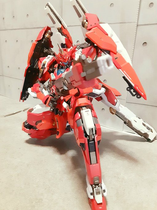 衛国公でブンドドする。
僕が今まで過去に買ってきたロボトイ全て振り返っても「衛国公が一番カッコいいんじゃないの」と思ってるぐらいの大好きなデザイン。 