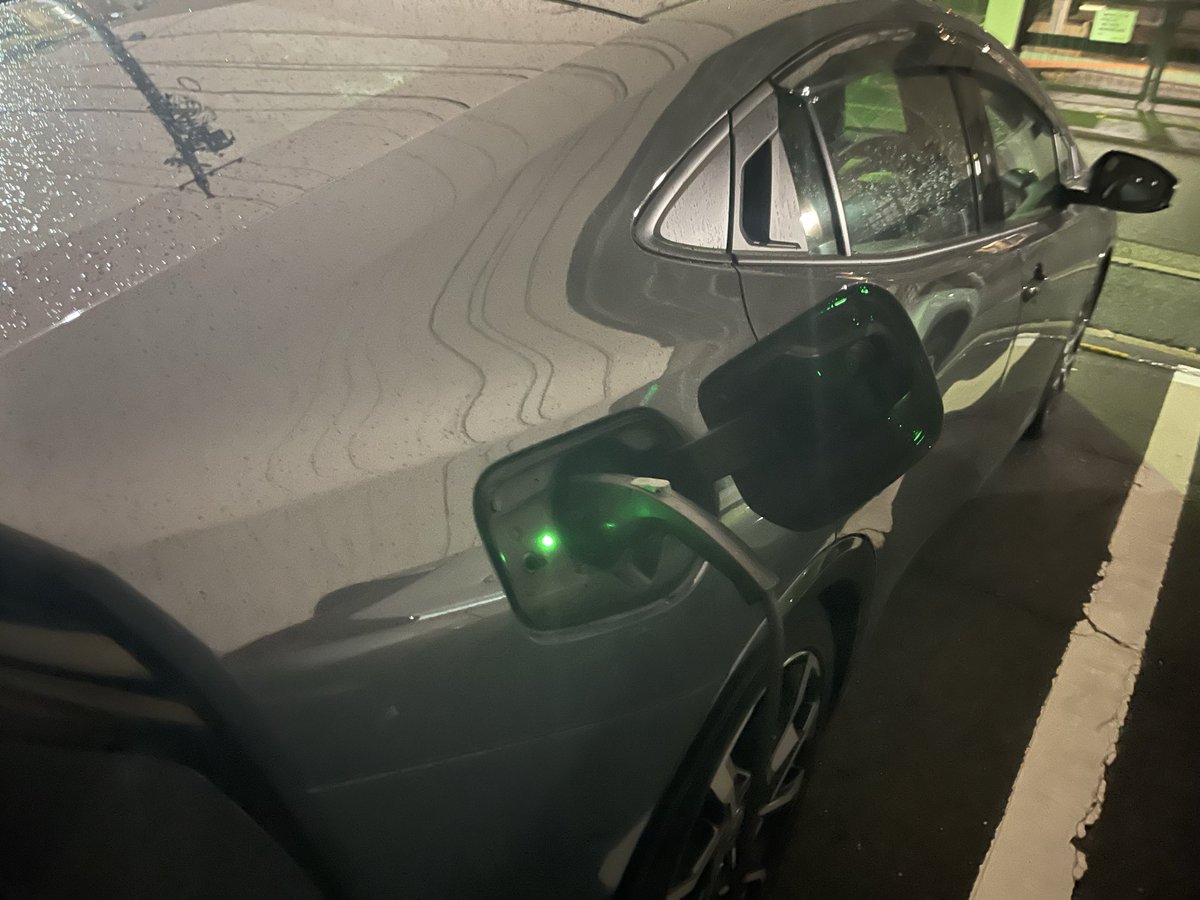 koncho41's tweet image. 本日の工事、何かとトラブルがあり予定を1時間押して終了。
無線は難しい…🛜
岡崎市内を走り回り名古屋大須の会社から往復で154km🚙
EV走行だけでは無理な距離でした。
もともとガソリン残量が少なかったので、
帰社時にはお味噌汁🪫
いろいろと課題が残ったので、それは月曜日に対応。
#プリウスPHV