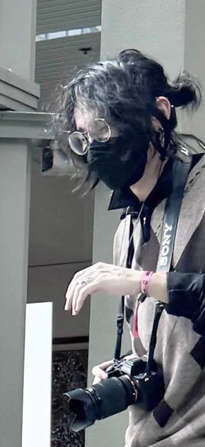 ExtraAced's tweet image. HAHAHA I don’t have many photos of me and my camera but :)
The photographer.              The love of 
                                                    his life