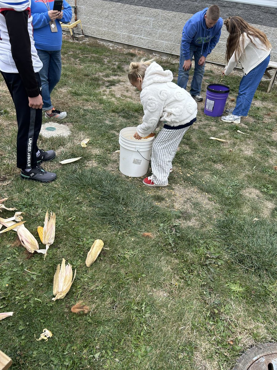 phls_supt's tweet image. Thanks to Mr. Oberlin and his students our elementary students get to enjoy a fall fest on our campus each year. Many great activities this year! #PHStrong
