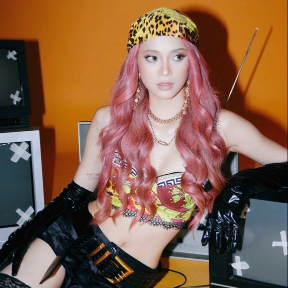dna_bases's tweet photo. Their FACE CARD IS SOOOO ON TOP! #DNA 🧬 https://t.co/7YGR3qfiIR