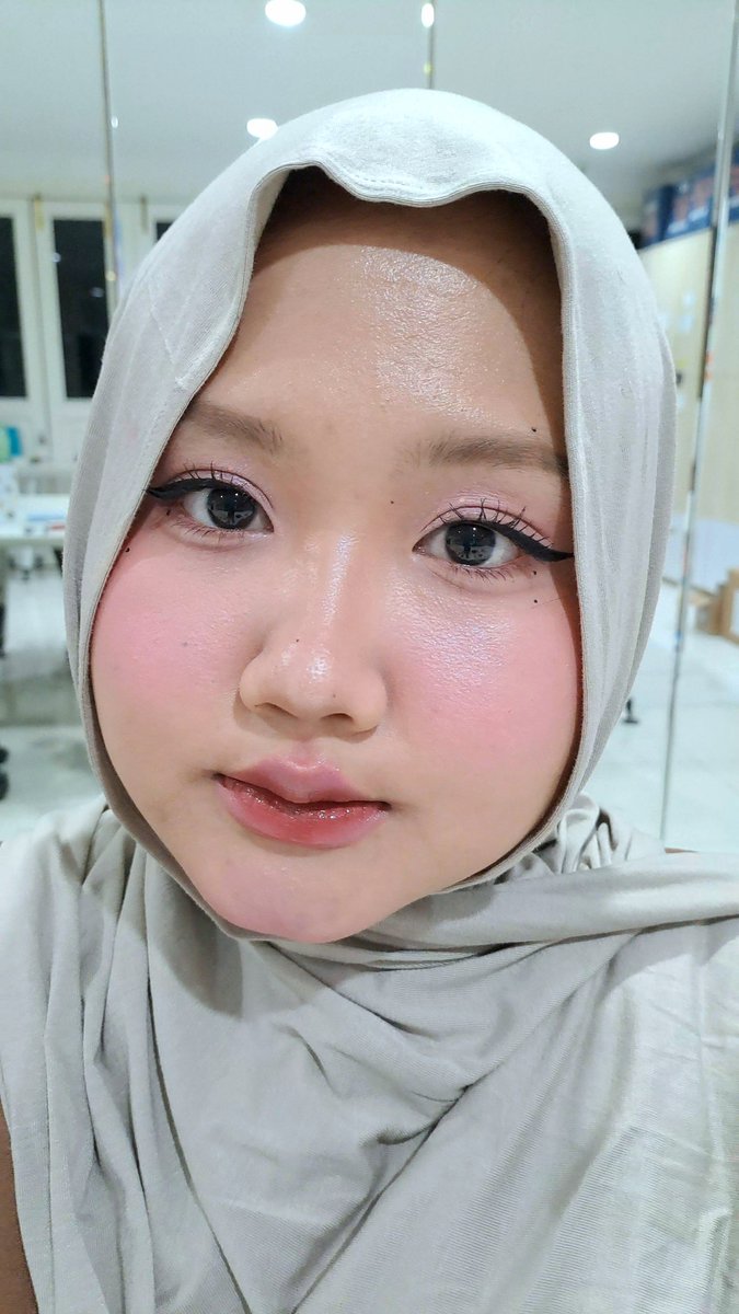 Douyin makeup for dailyyy💗

menurut kalian apa yg kurang guyssss?🥺. Thanks in advance🫶