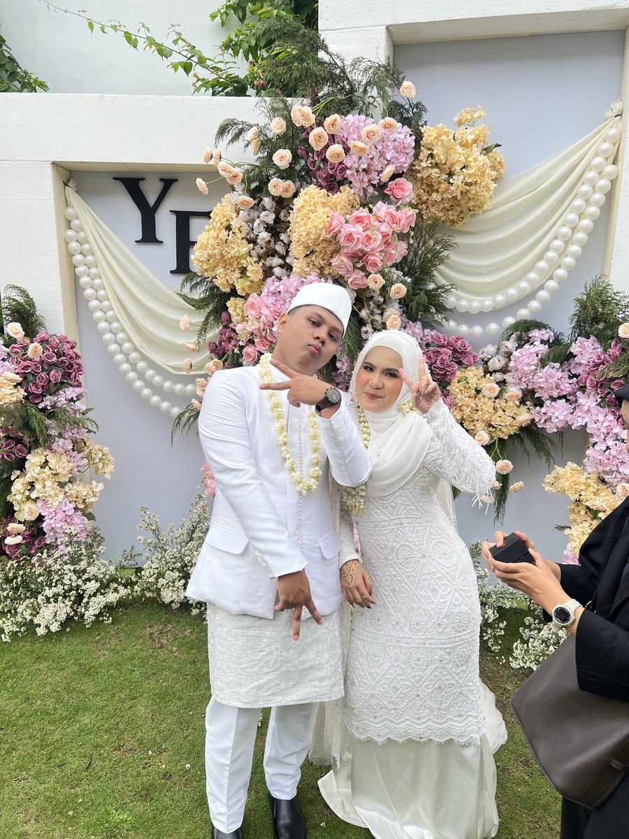 krntasya's tweet photo. since anak ini gapunya instagram, kita rayain disini jg ya<3

Selamat menempuh hidup baru sayangku sejak SMP, samawa <3 @yossirizaaa https://t.co/X4MgCVfkzZ