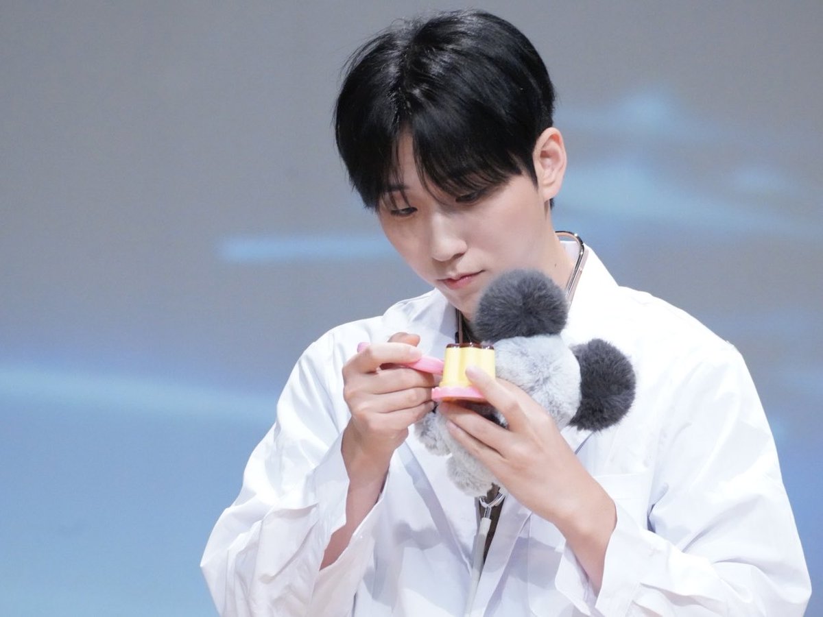 9ook1eRun's tweet photo. 251025 Music Plant

One pudding a day keeps doctors away
💉🍮

#XdinaryHeroes #엑스디너리히어로즈
#엑디즈  #Gunil #건일 #구건일 https://t.co/EAbMzwYwi8