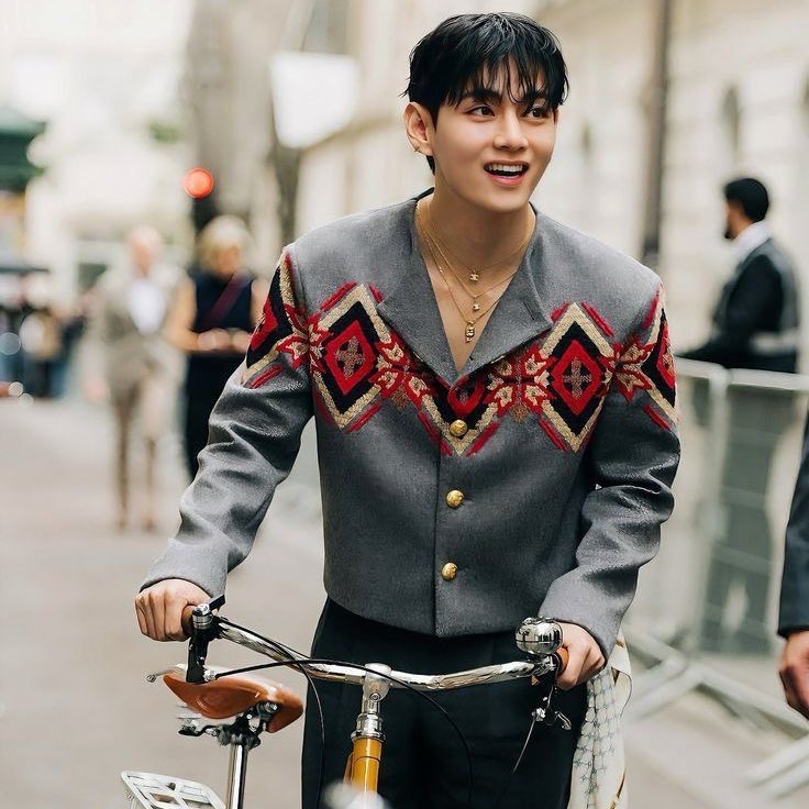 석진💜 (slow) (@sawok_2minn) on Twitter photo #V จะเข้าร่วมงาน Vogue World ในวันที่ 26 ตุลาคมนี้ หลังจากได้รับคำเชิญจาก Anna Wintour เป็นการส่วนตัว!
#TaehyungxVogueWorld #V จะเข้าร่วมงาน Vogue World ในวันที่ 26 ตุลาคมนี้ หลังจากได้รับคำเชิญจาก Anna Wintour เป็นการส่วนตัว!
#TaehyungxVogueWorld