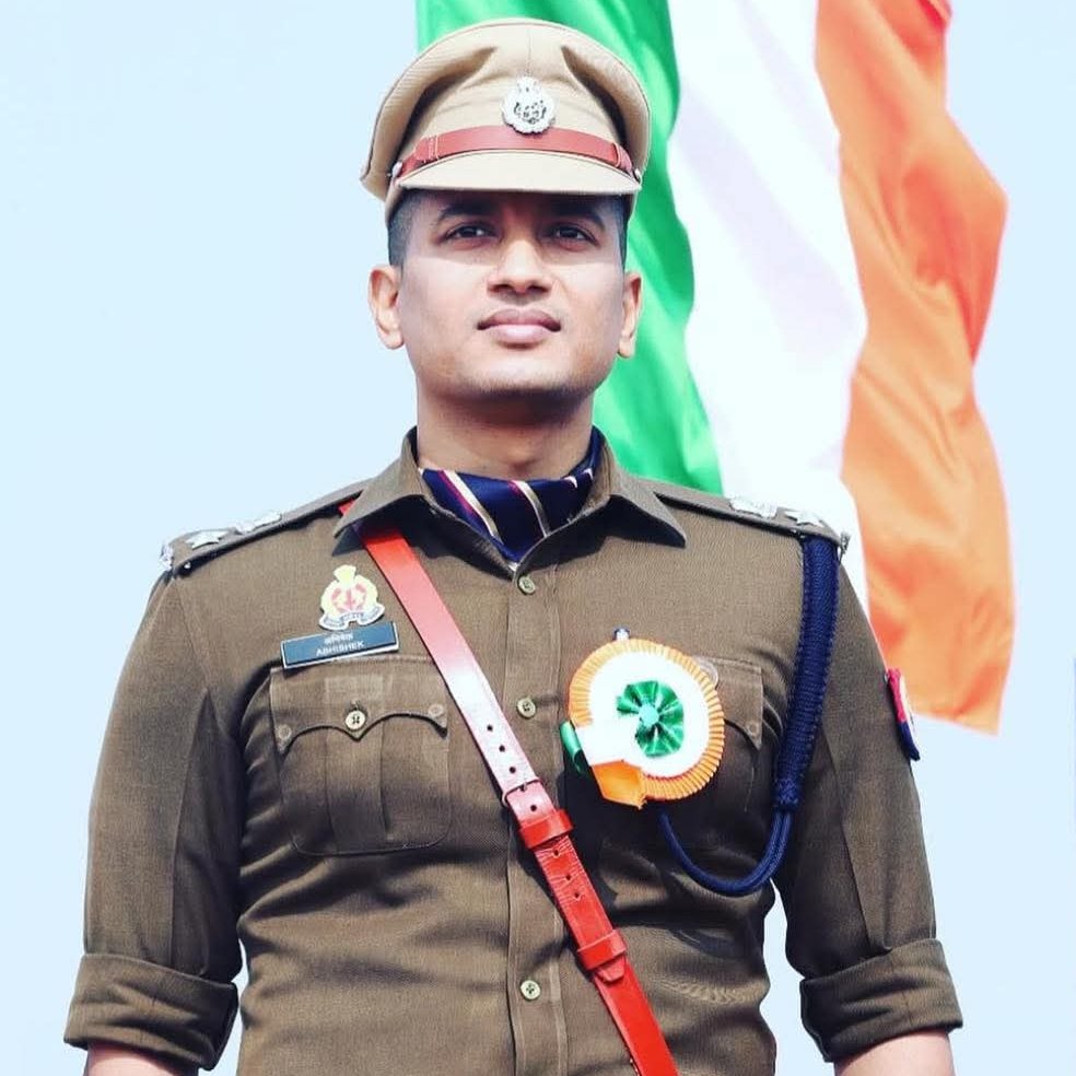 Vivekdeol7's tweet image. बेहद कर्तव्यनिष्ठ, बिजनौर पुलिस कप्तान Abhishek Jha सर को जन्मदिन की हार्दिक बधाई ओर शुभकामनायें 🎁🎂 @bijnorpolice 

महादेव से आपके उत्तम स्वास्थ्य की कामना करता हूँ। 🙏🎉