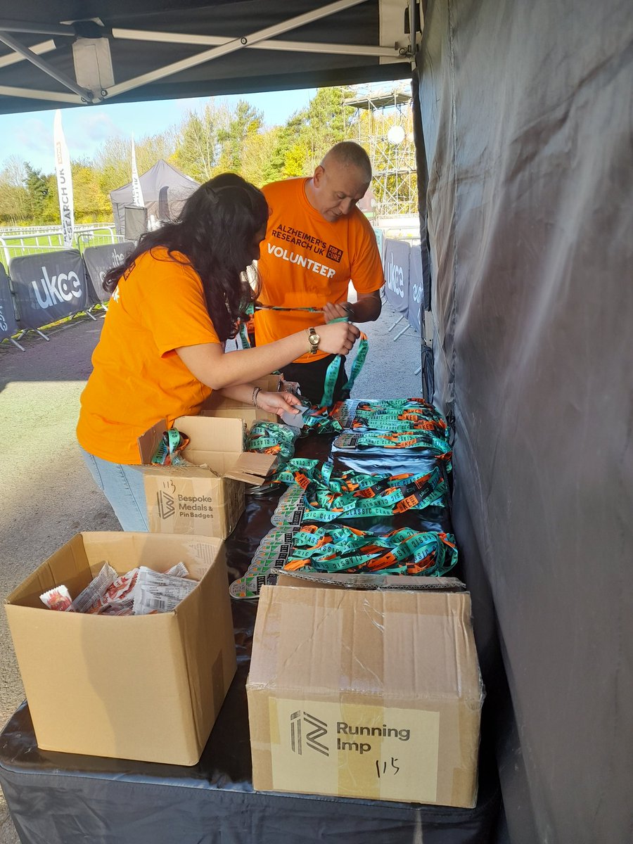 AndrewCornwall5's tweet photo. Having fun day as Lead Volunteer #TeamARUK UKCE Kent Classic Cycle Ride Finish Line @LingfieldPark. Great team work handing out medals, nutrient bars &amp; beers. 3 new @AlzResearchUK
#Volunteers thx to #OneMillionMinutes @GMB @ITV.
Weather's cooperating so far👌
#Dementia #Research https://t.co/jvjYvyGX2W
