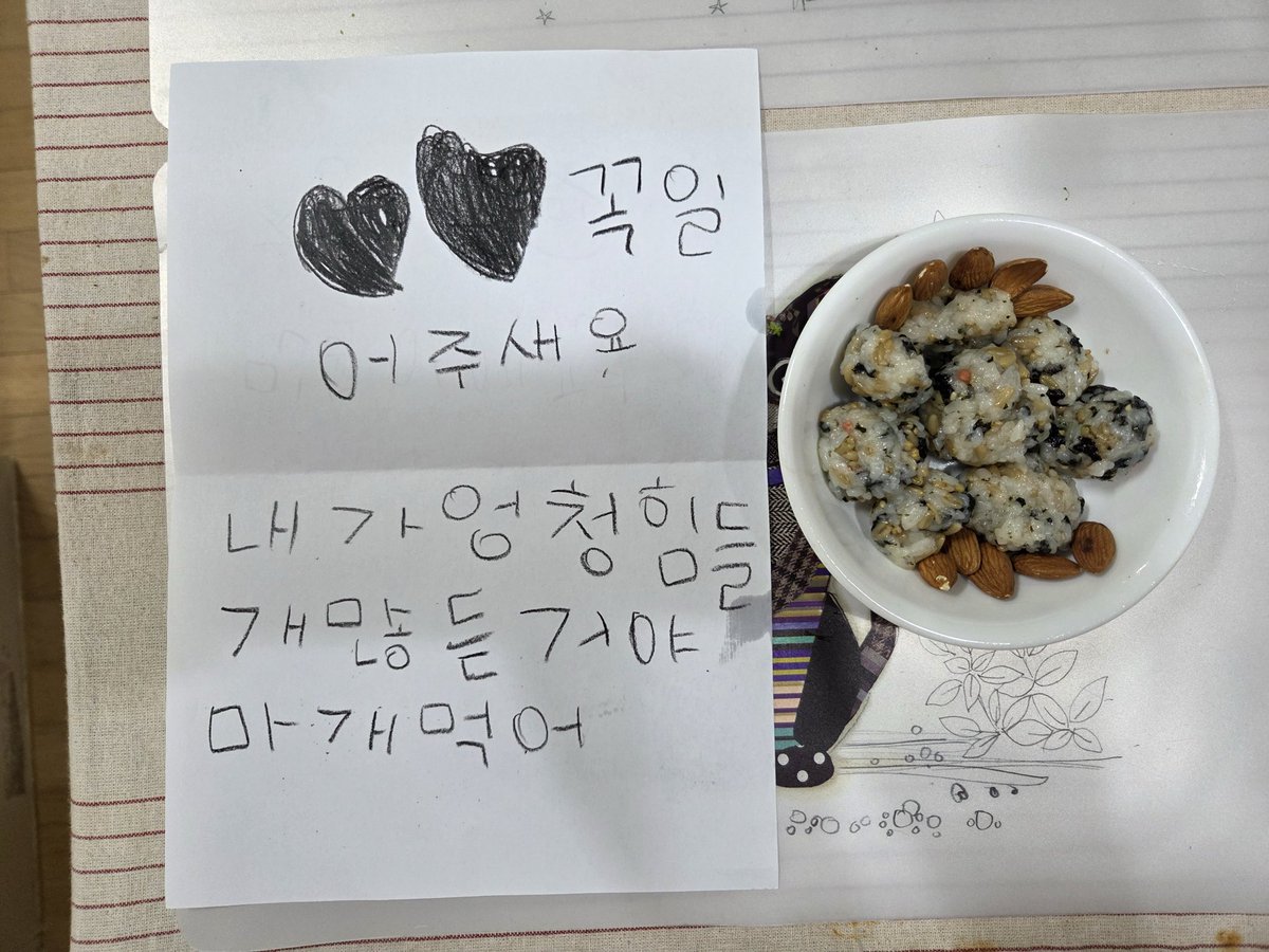 bigheadloli's tweet image. 이 아이는 7살이 되어 제대로된 요리를 할 수 있게 되었답니다