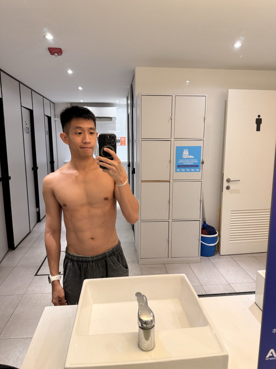 kenpullsup's tweet image. Abs line returning lol