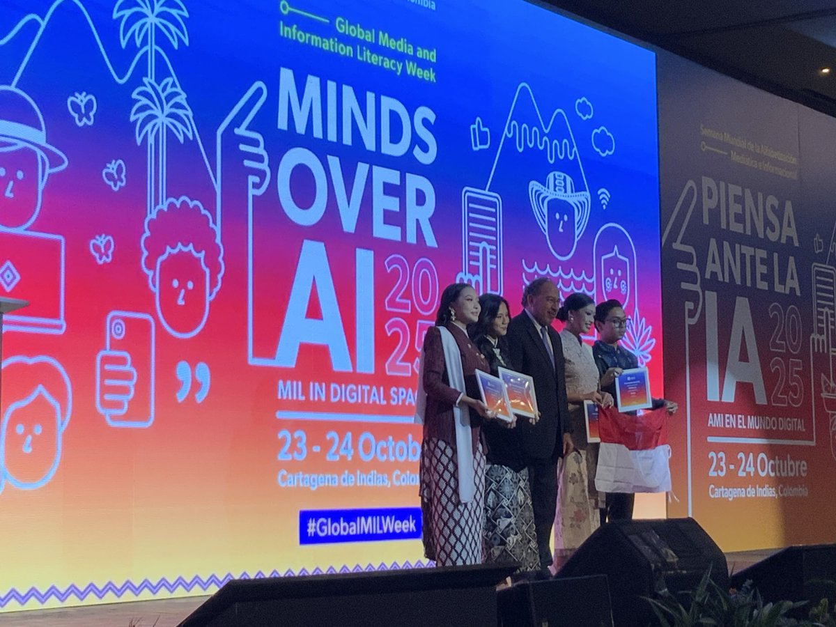 Edumedia_3's tweet image. #GlobalMILWeek2025 segundo y último día de la semana para la alfabetización mediática e informacional en contextos digitales y de las inteligencias artificiales, organizada en Colombia por la @UNESCO @Mineducacion @Ministerio_TIC