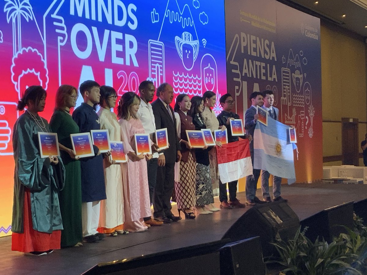 Edumedia_3's tweet image. #GlobalMILWeek2025 segundo y último día de la semana para la alfabetización mediática e informacional en contextos digitales y de las inteligencias artificiales, organizada en Colombia por la @UNESCO @Mineducacion @Ministerio_TIC