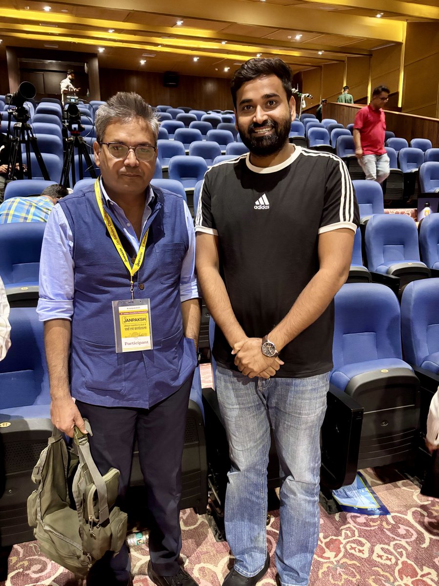 खबर वहीं से बनती है, जहाँ ज़िंदगी धड़कती है…
आज उसी ज़मीन के सिपाही, मोबाइल पत्रकारिता के जनक
उमाशंकर जी को जन्मदिन की हार्दिक शुभकामनाएँ!
<a href="/umashankarsingh/">Umashankar Singh उमाशंकर सिंह</a>