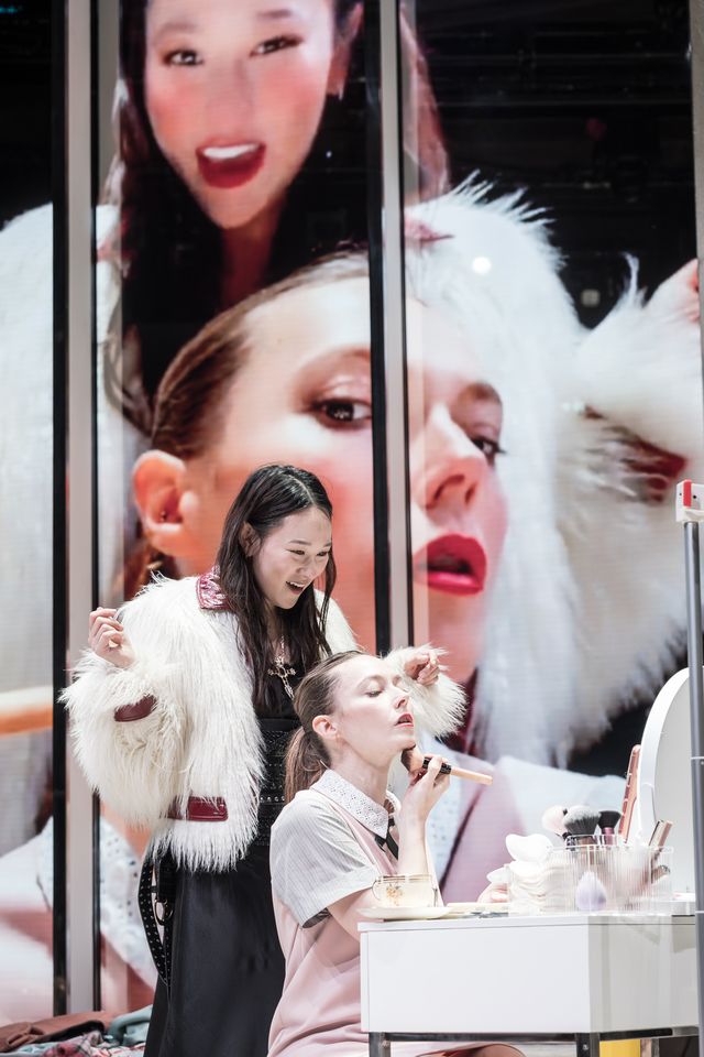 “Dazzlingly spectacular.” The Maids by Jean Genet in a new version by Kip Williams. The Donmar, 41 Earlham Street, London WC2H until 29 November 2025, 4☆☆☆☆. Review: William Russell. <a href="/Pursuivant/">William Russell</a> reviewsgate.co.uk/all-reviews/th…