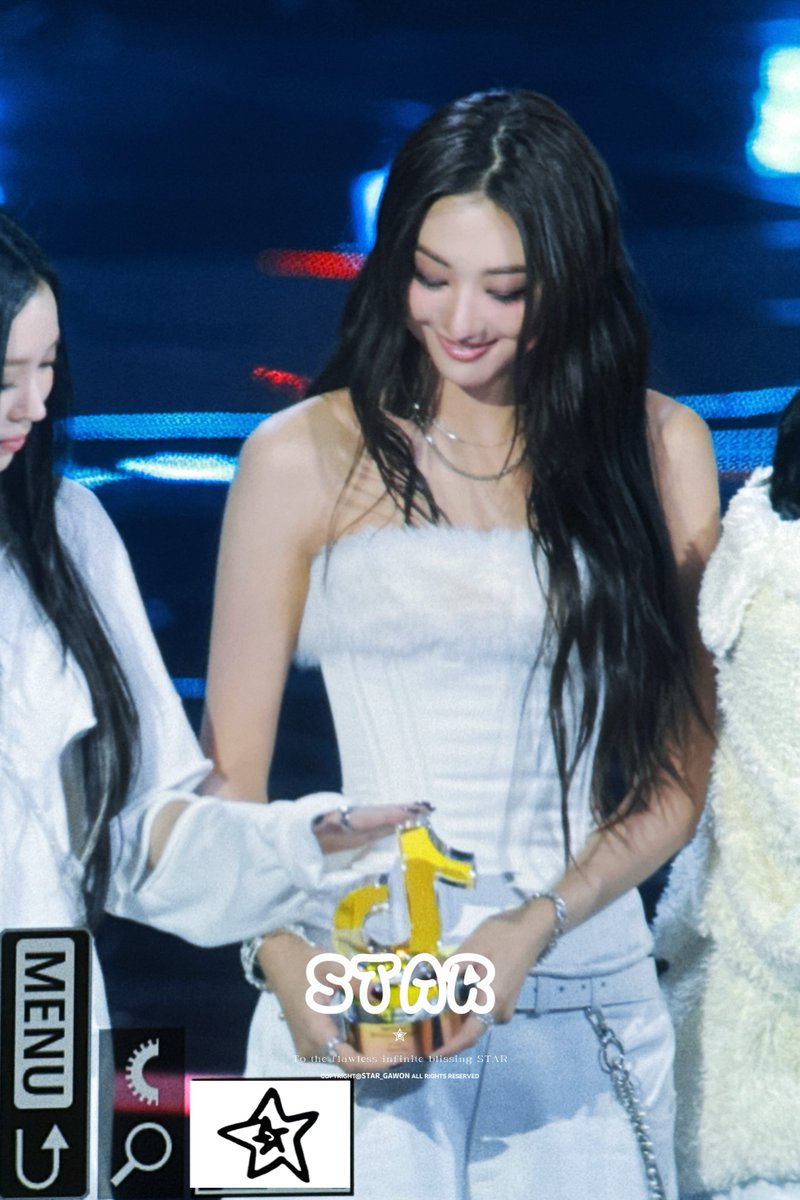 𝕊𝕋𝔸ℝ tweet media