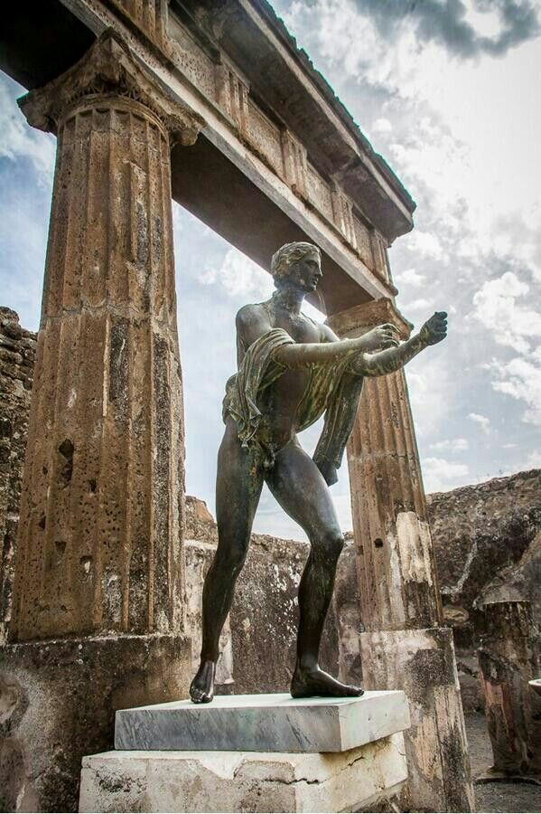 RealHellenist's tweet image. Apollo at the Temple of Apollo in Pompeii