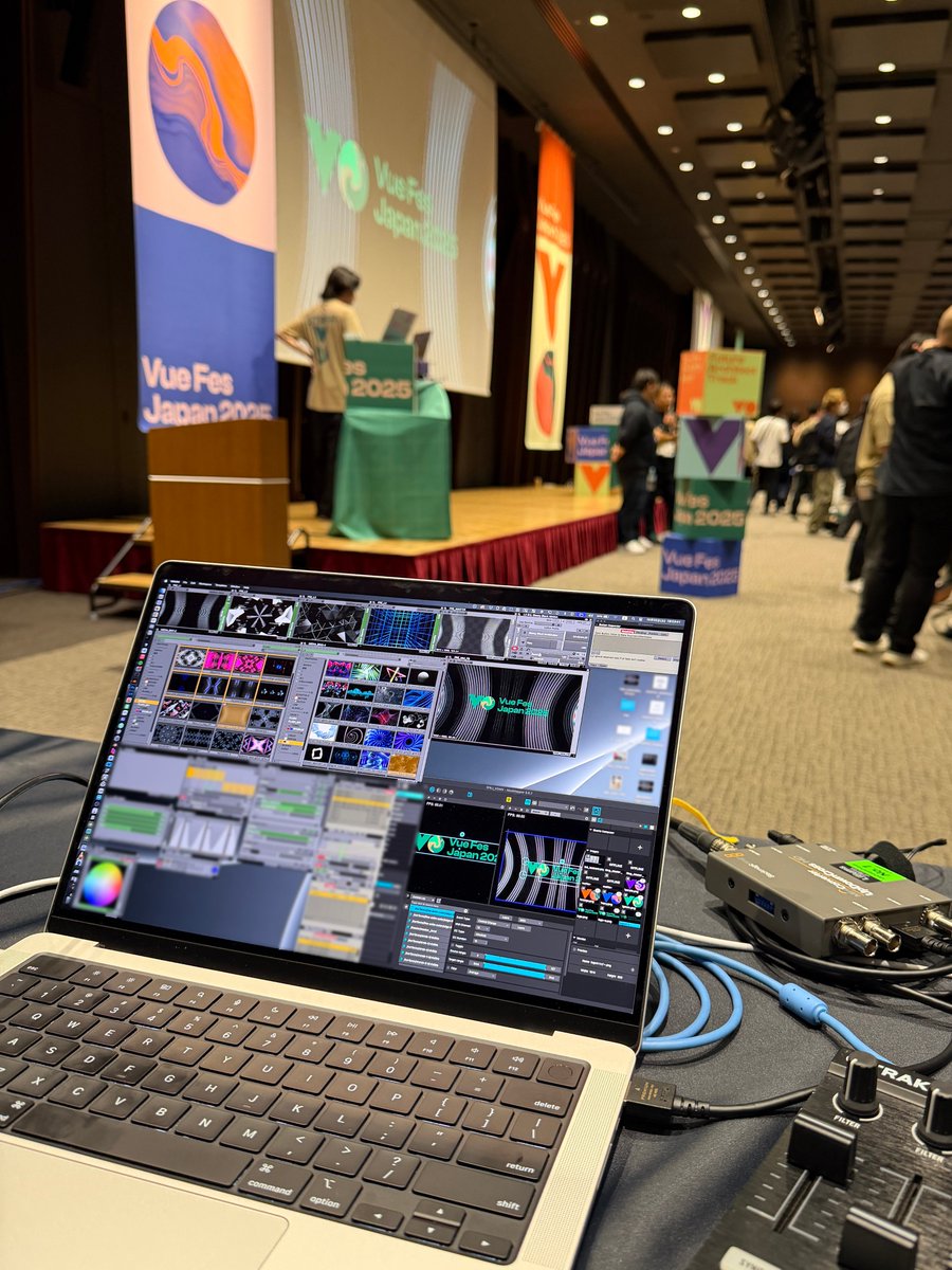 yuchi_io's tweet image. Vue Fes Japan 2025 アフターパーティ VJやりました
ありがとうございました〜💻️
#vuefes