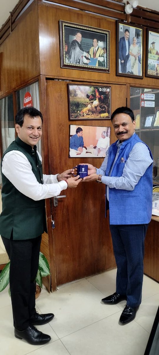 PoultryIndia15's tweet image. We are delighted to share that IPEMA participated in the CEAH Academy Podcast, hosted by Dr. Mahesh Subhash Patlapati.

#IPEMA #PoultryIndia #KnowledgeDay #CEAHAcademy #MissionProtein #PoultryIndustry #AnimalHusbandry #DrMaheshPatlapati #UdaySinghBayas #CEAH #PoultrySector