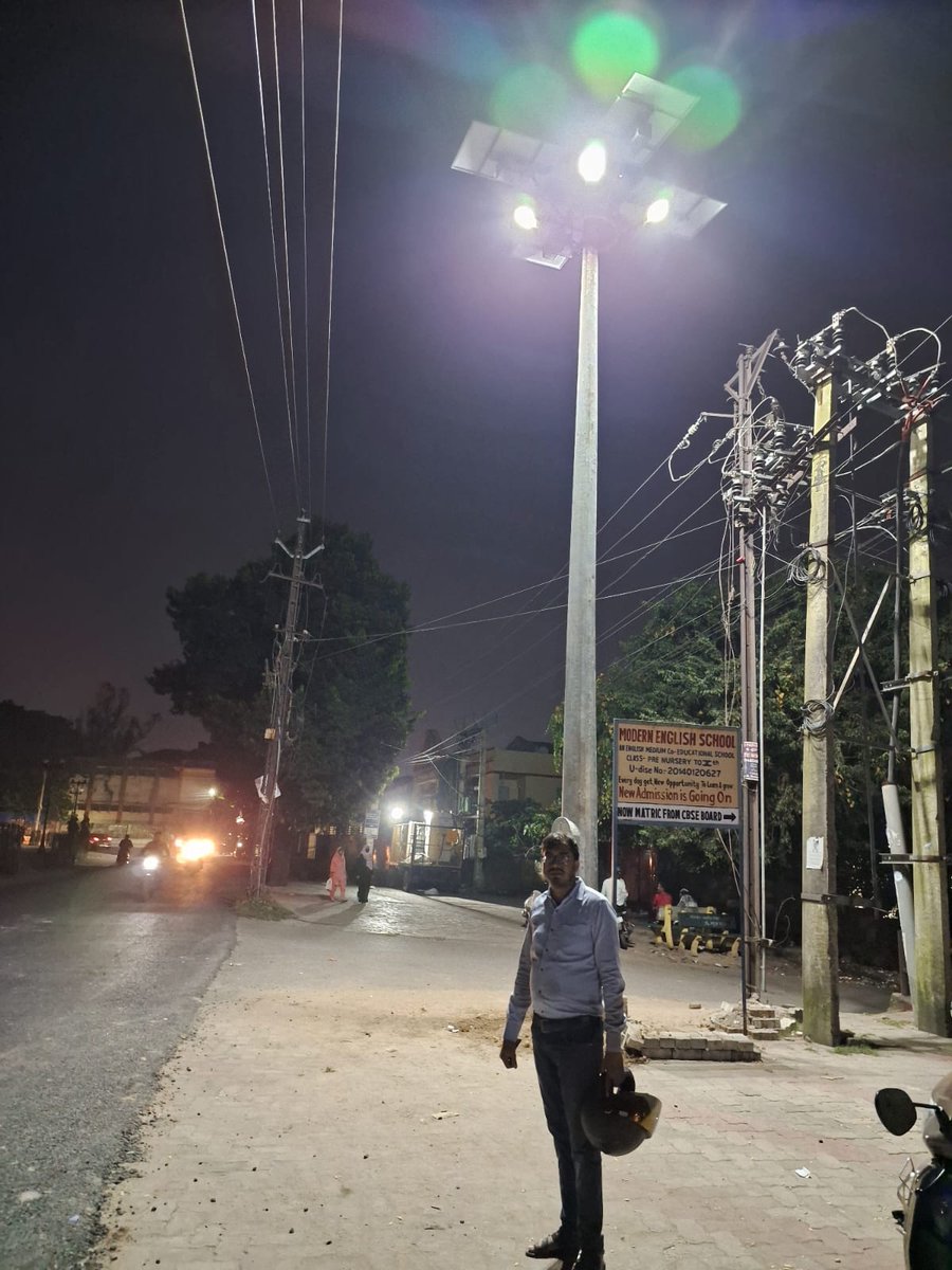 छठ महापर्व के मद्देनजर इस वर्ष छठ घाटों को उज्जवल बनाने में निगम की विद्युत शाखा ने नई मिसाल कायम की है।जेआरईडीए के सहयोग से निगम द्वारा 36 स्थलों पर हाई मास्ट लाइट का अधिष्ठापन किया गया, जिससे संध्या अर्घ्य और प्रातः अर्घ्य दोनों समय घाटों पर पर्याप्त रोशनी और सुरक्षा सुनिश्चित