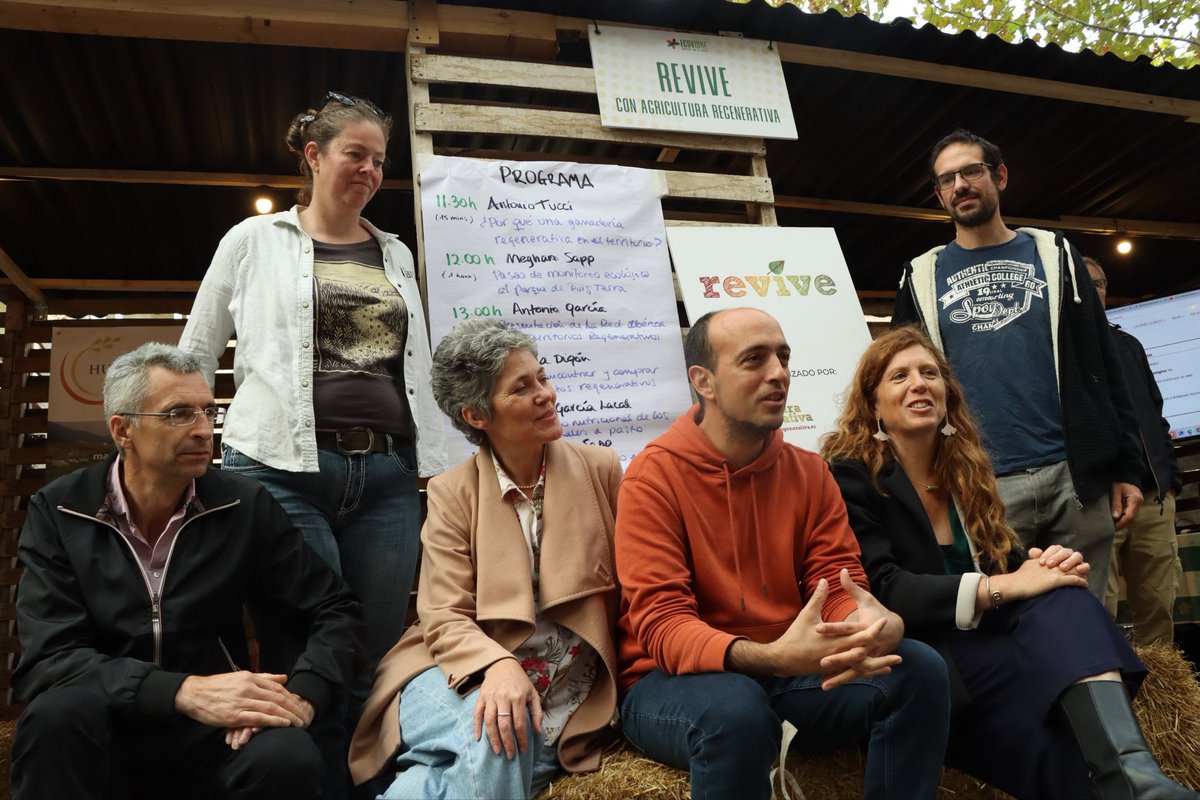 🍃 La fira Ecoviure en marxa!  

🥰 Apropeu-vos al Passeig Pere III de Manresa i descobriu tot l'assortit de productes i serveis d'una cinquantena d'expositors compromesos amb el medi ambient i la sostenibilitat!

👉 A més, un programa d'activitats acompanya el cap de setmana!