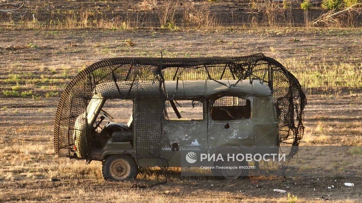 Военные КБ орков провели выставку новых образцов защиты для фронтовой логистики.