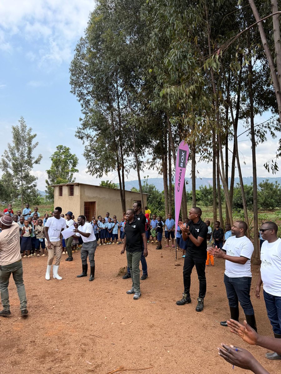 As Rwanda embraces the tree planting season, our CanalBox and ISARO Econext teams joined hands with local farmers to nurture a greener future. 🌱🇷🇼

🌳 These trees are our commitment to sustainability and a brighter future for the next generations.

#Rwanda #CanalBox #GreenFuture