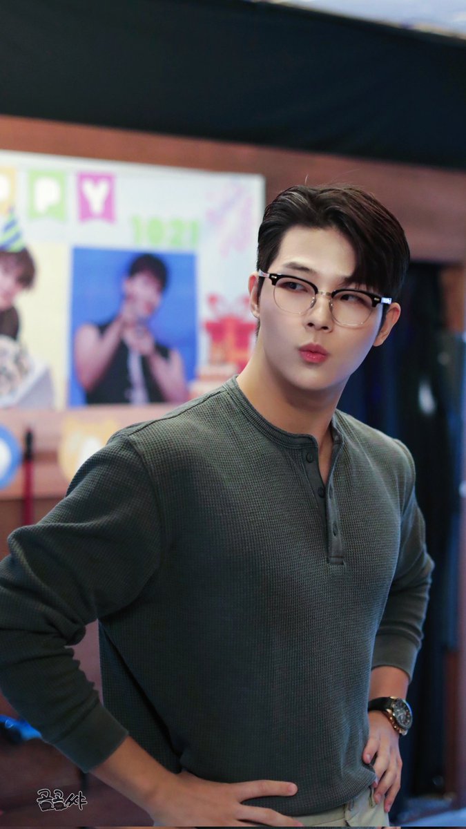 251021
입쯀~♡

#손준형 #고스트나인