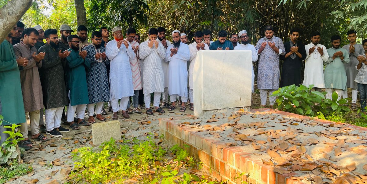 JahidBICS's tweet photo. Grave visitation of Tahmid Bhuiyan, the first martyr from Narsingdi district in the July uprising, and a courtesy meeting with his family.
#ThinkBackTo36July
#Chhatrashibir https://t.co/BrJAFLYHLI