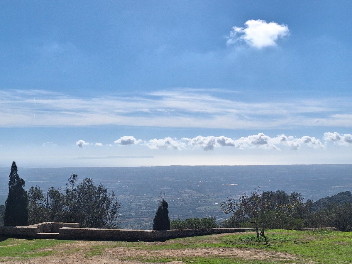 Dia preciós des del Puig de Randa.
<a href="/AEMET_Baleares/">AEMET_Baleares</a> 
<a href="/MiquelSalamanca/">Miquel Salamanca</a> 
<a href="/TempsIB3/">El temps IB3</a>
