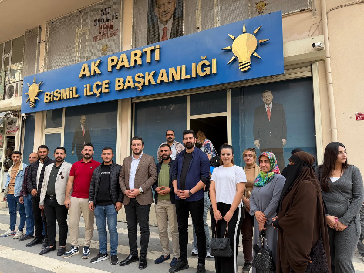 BismilAkgenclik's tweet photo. 📍 AK Parti Bismil İlçe Gençlik Kolları Başkanlığı

Enerjimiz yüksek, inancımız tam! 💪
Bugün de AK Gençliğin ruhuna yakışır şekilde, kardeşlik ve dayanışma içinde haftalık toplantımızı tamamladık. 🌿

Birlikteyiz, güçlüyoruz, çünkü biz AK Gençliğiz! 🇹🇷✨

@avyusufibis 
@osmannazlier 
@recepfurkanksp 
@omer_iler 
@GalipEnsarioglu 
@Kepoluasuna 
@mehmetsaityaz 
@ozanpinar21