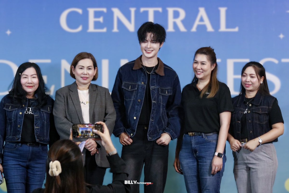 billy__official's tweet photo. ขอบคุณแฟนๆ ที่มาหา "บิลลี่" กันในวันนี้นะคะ เดินทางกลับบ้านปลอดภัยน้าาา 🫶🏻🫶🏻 พบกันใหม่งานหน้านะค้าาา

DENIM FEST NIYOMJEANS X BILLY
#CDSNiyomJeansXBilly
#bbil1ypn #star1ight @bbil1ypn https://t.co/zYNBOL5NYb