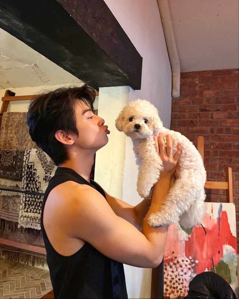 eirikvan's tweet photo. @joskaizer 

“What else to do in this lazy weekend than laying down and playing with my pet?” https://t.co/O8MEIOiNHm