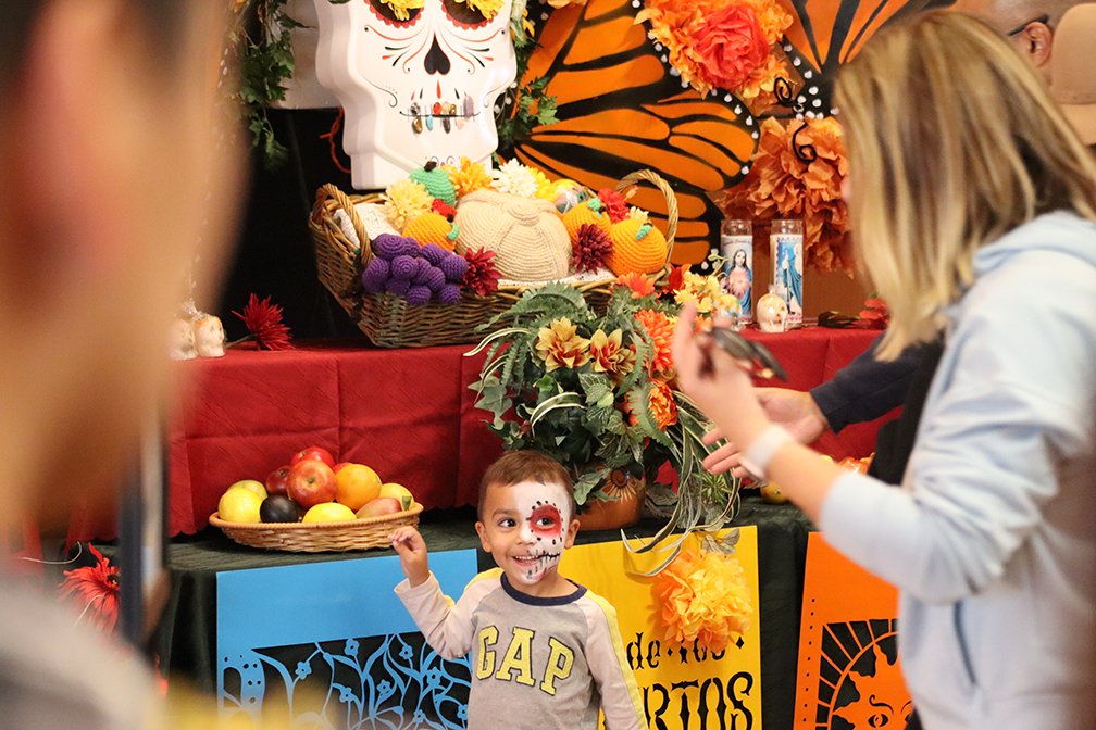 Visit @eiteljorgmuseum TODAY for ✨FREE✨ admission, performances, demonstrations and more at Día de Muertos Community Celebration!

Día de Muertos Community Celebration 
📍 Eiteljorg Museum
📅 Oct. 25, 2025
⏰ 10 am – 7 pm
🎟️ FREE
🔗 eiteljorg.org/dia-de-muertos/