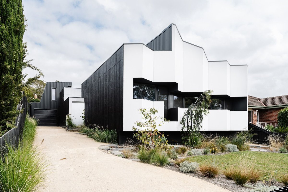 Archello's tweet image. STUDIOFANG’s Passive Pleat in Melbourne redefines low-impact living through Passive House design.
buff.ly/wzWJgCp 

#PassiveHouse #SustainableArchitecture #STUDIOFANG